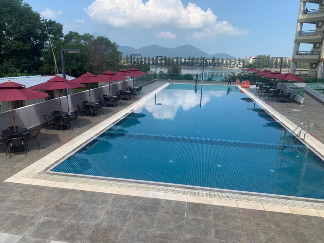 Marina Heights Hotel Residency Lumut Kültér fotó